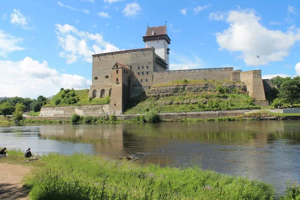 Şehirde Narva, Estonya Ortaçağ Kalesi