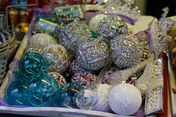 Vitrine en vente de jouets du Nouvel An de Noël au festival de Noël à Moscou — Photo