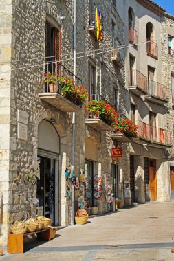 Sokakta ortaçağ köyü Besalu, İspanya