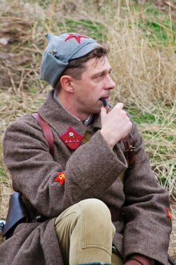 Volgograd İkinci Dünya Savaşı Rus Sovyet askeri askeri tarihi yeniden yapılanma içinde kılığında aktör portresi.