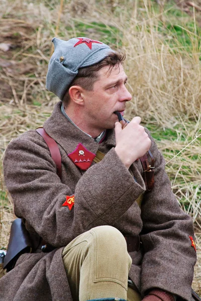 Volgograd İkinci Dünya Savaşı Rus Sovyet askeri askeri tarihi yeniden yapılanma içinde kılığında aktör portresi.