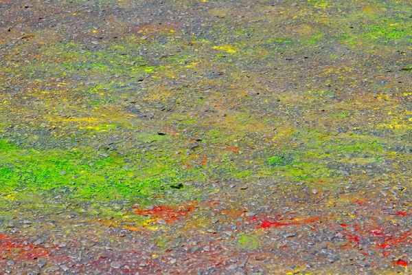 Asphalte coloré après le festival des couleurs Holi — Photo