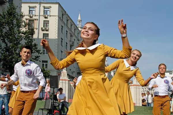 Moskau Russland September 2017 Straßentänzer Tanzen Vor Der Anlage Der — Stockfoto