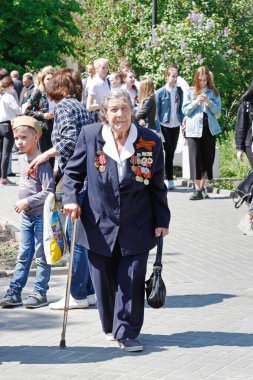 Volgograd, Rusya - 7 Mayıs 2019: Volgograd 'da Zafer Günü kutlamalarında İkinci Dünya Savaşı gazisi