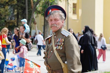 Volgograd, Rusya - 09 Mayıs 2019: Volgograd Zafer Günü 'nde madalyalı bir Kazağın Portresi