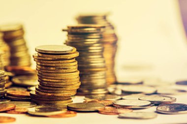 Para yığını döviz kurunda finansal endeksleri stokluyor. Muhasebe piyasası ekonomi analizinde finans borsası. Dijital borsa ticaret maliyeti geçmişi. Ekonomik Maliyet Konsepti;