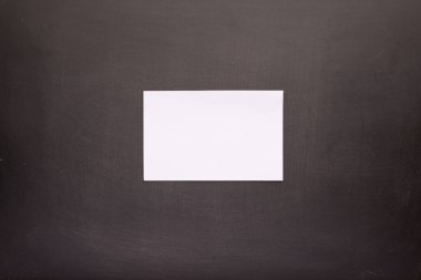 Özet Tebeşir karatahtaya kazınmış. metin ya da grafik tasarım için doku ekle. Eğitim okulu kavramlaştırır.