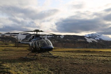 Helikopterden eşsiz İzlandaca görüntüler 