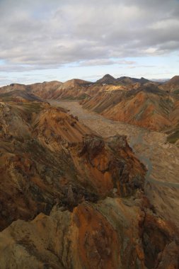 Helikopterden eşsiz İzlandaca görüntüler 