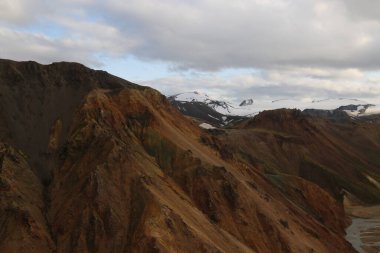 Helikopterden eşsiz İzlandaca görüntüler 