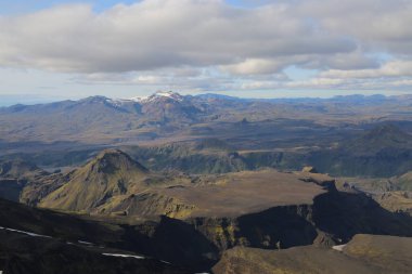 İzlanda buzulları üzerinde helikopter yolculuğu. 