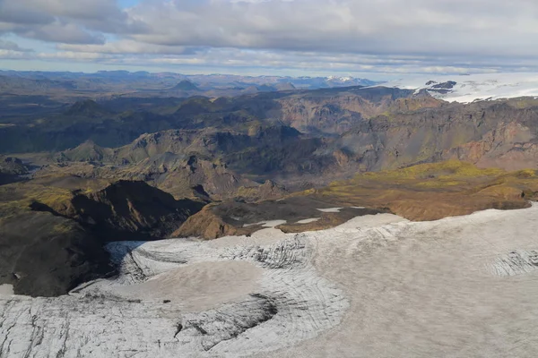 アイスランドの氷河の上のヘリコプターに乗る — ストック写真