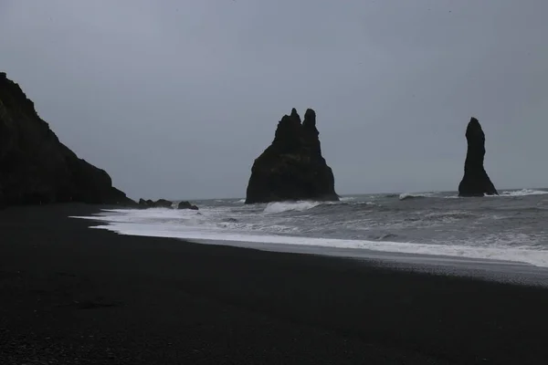 Μαύρη Άμμος Παραλία Στην Ισλανδία — Φωτογραφία Αρχείου