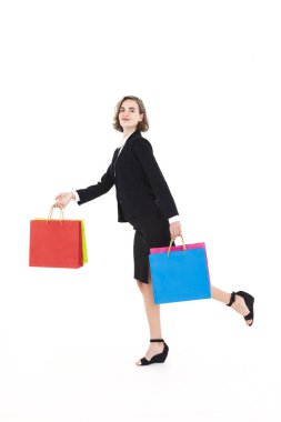 Beyaz gömlekli, siyah elbiseli güzel bir iş adamı.