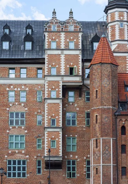 Renaissance gebouw met meerdere verdiepingen oriel — Stockfoto