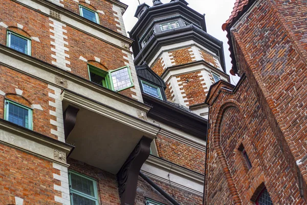 Edificio renacentista con oriel de varios pisos — Foto de Stock