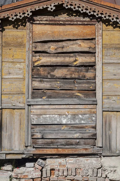 Tür mit Planken eingeschlagen — Stockfoto