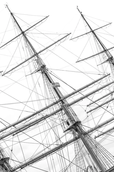 Щогла з оснащенням старого вітрильного корабля — стокове фото