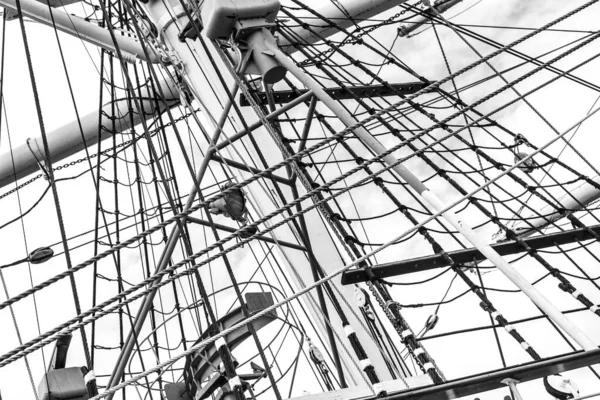 Mast with rigging of old sailing ship — Stock Photo, Image