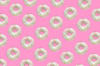 Beyaz jöleli halka çöreklerden ve pembe arka planda yüzlercesi ve binlercesi var.