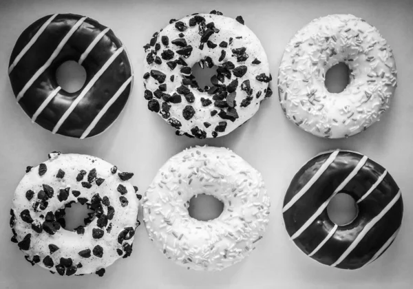 Flat Lay Imagem Seis Donuts Anel Com Esmalte Branco Centenas — Fotografia de Stock