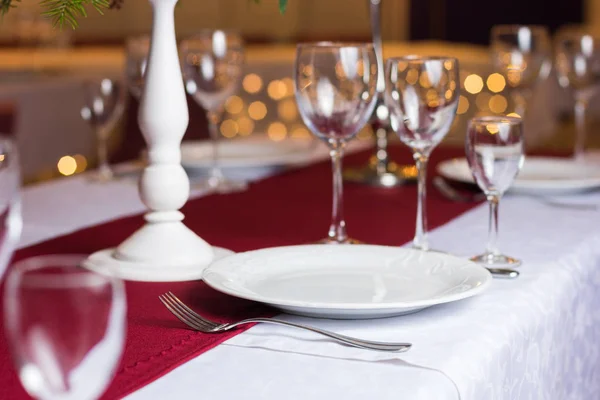 Restoranda masada temiz plaka