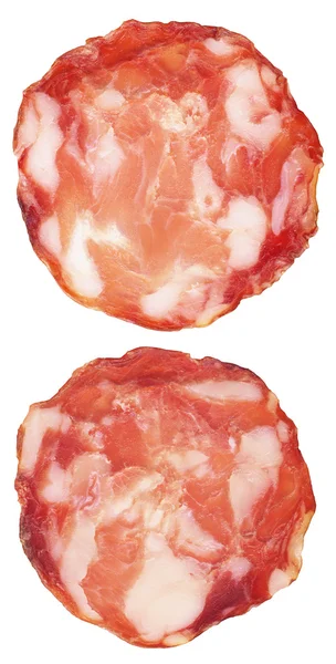 Fatias de salame de porco isoladas em fundo branco — Fotografia de Stock