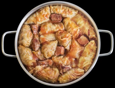 Paslanmaz çelik Saucepot siyah arka plan üzerine izole pişmiş domates soslu kıyma lahana rulo dolması