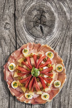 Lezzetli yemek Meze sette eski dokuma meze ahşap Bahçe masa kırık