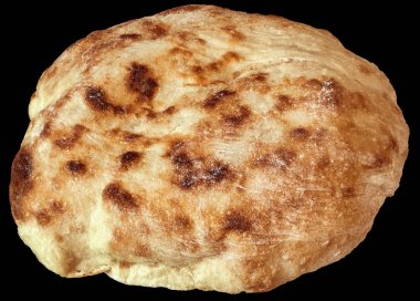 Siyah arka plan üzerine izole düz ekmek somun Mayalı