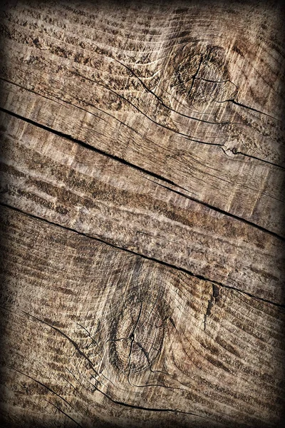 古い風化のひびの入った結び目パイン木製の床板を Vignetted グランジ テクスチャ — ストック写真