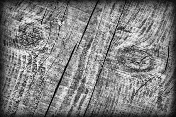 Gamla väderbitna knäckt knutna grå furu trä golvbrädorna Vignetted Grunge konsistens — Stockfoto