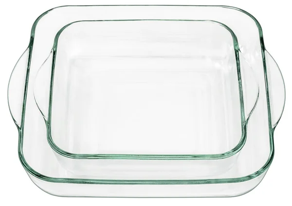 Grandes et plus petites casseroles en verre carré arrondies assorties avec poignées incurvées isolées sur fond blanc — Photo