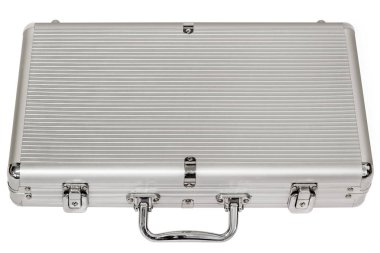 Alüminyum sert bavul beyaz arka plan üzerinde izole