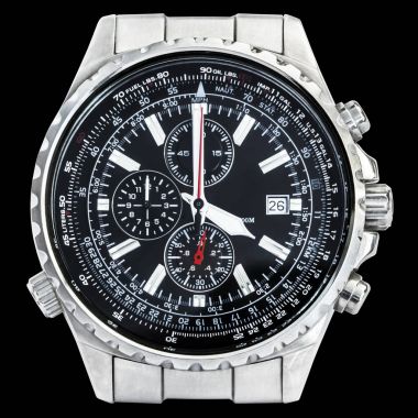 Spor elektronik Chronograph Siyah kadran ve siyah arka plan üzerine izole paslanmaz çelik bant