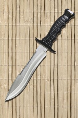 Sabit Blade Taktik Muharebe av hayatta kalma Sawback Bowie bıçak çıtalı rustik bambu yer Mat arka plan ayarla