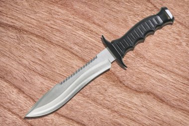Sabit Blade kiraz ahşap kaplama zemin üzerinde Taktik Muharebe av hayatta kalma Sawback Bowie bıçak seti