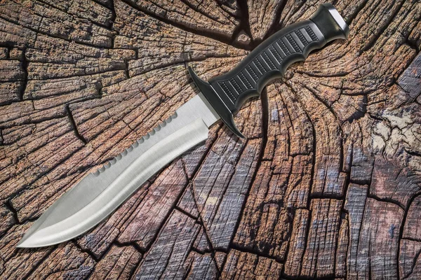 Sabit Blade Taktik Muharebe av hayatta kalma Sawback Bowie bıçak eski kırık güdük Vignette Grunge üst yüzeyi ayarla — Stok fotoğraf