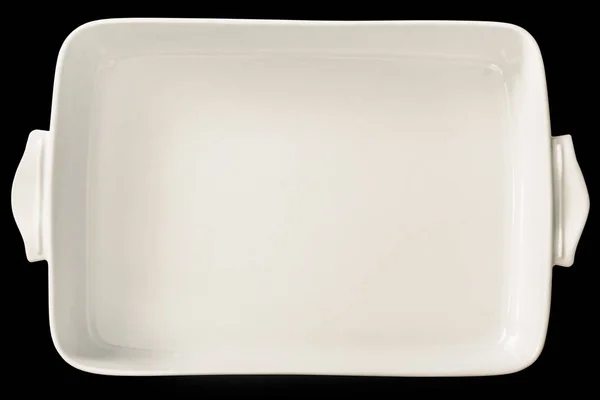 Grande panela de cozimento de Oblong cerâmica branca isolada no fundo preto — Fotografia de Stock