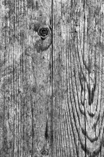 Viejo envejecido podrido agrietado anudado blanqueado gris y barnizado tablones de madera de pino escamosa textura grunge detalle — Foto de Stock