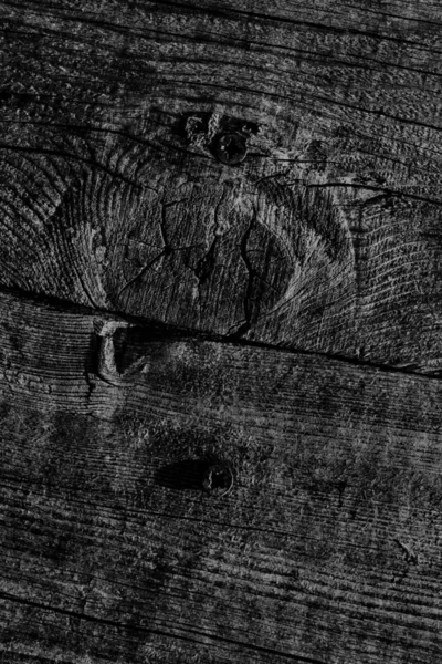 Negro viejo envejecido agrietado anudado pino madera suelo grunge textura detalle — Foto de Stock