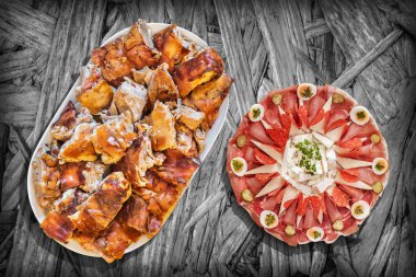 Geleneksel Aperatif Tuzlu Taze Tükürük Et ve Köy Haşhaşı Çizgili Çizgili Çizgi Masa Pikniği Arkaplanında Servisi