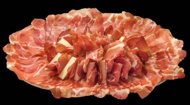 İştah açıcı Geleneksel Baharatlı Gurme Tadı Hoş Geldiniz Tabağı Siyah Arkaplanda İzole Edildi