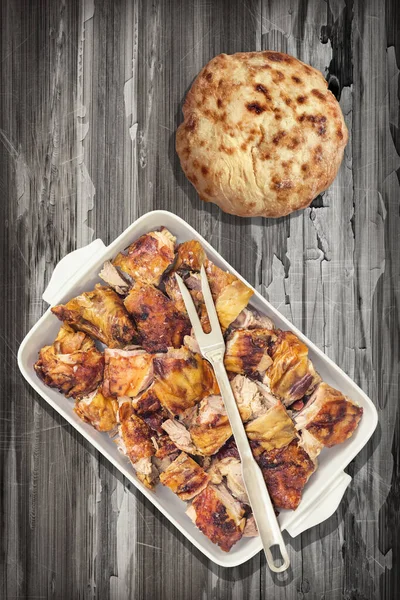 Frisch Gegrillte Schweinefleischscheiben Auflaufform Angeboten Mit Aromatischem Traditionellem Hausgemachtem Pita — Stockfoto