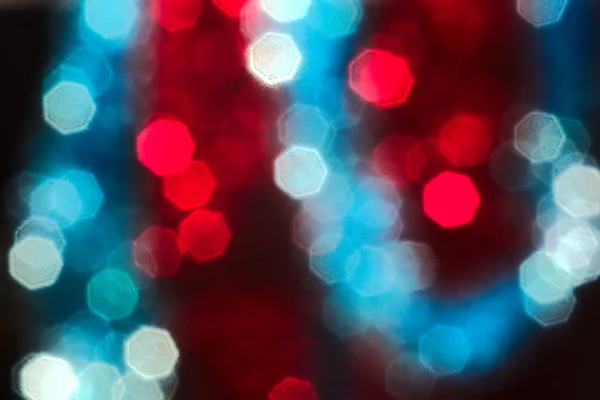 Luzes de Natal imagem borrada, preto, azul, vermelho — Fotografia de Stock