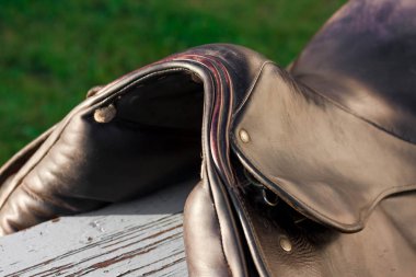 Kahverengi ingilizce geleneksel eyer kulpu. Kapat..