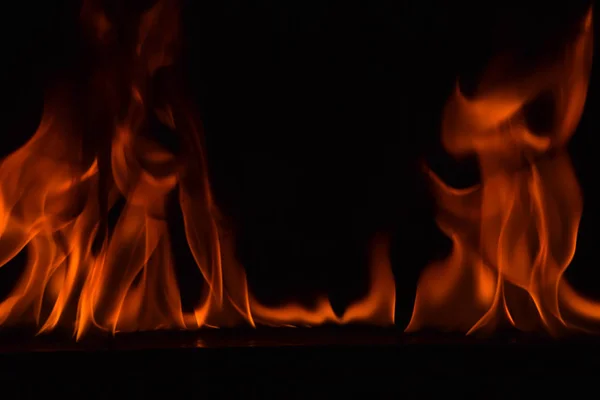 Chamas de fogo no fundo preto — Fotografia de Stock