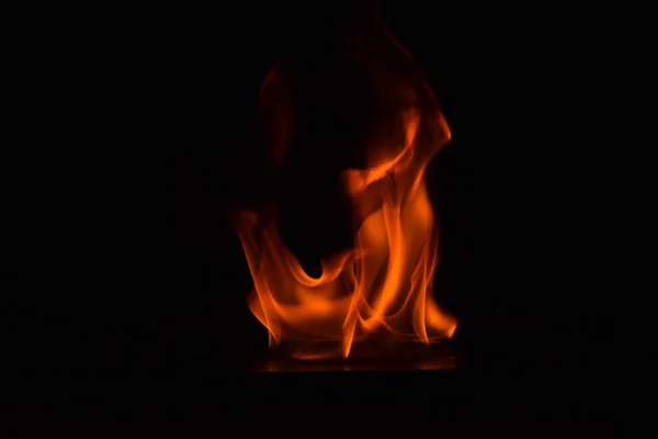 Llamas de fuego sobre fondo negro —  Fotos de Stock