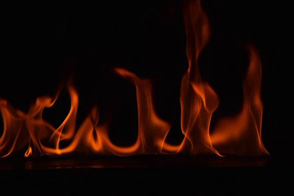 Flammen Auf Schwarzem Hintergrund — Stockfoto