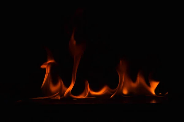 Flammen Auf Schwarzem Hintergrund — Stockfoto